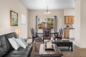 2 Mi to Downtown Bend Getaway with Patio!